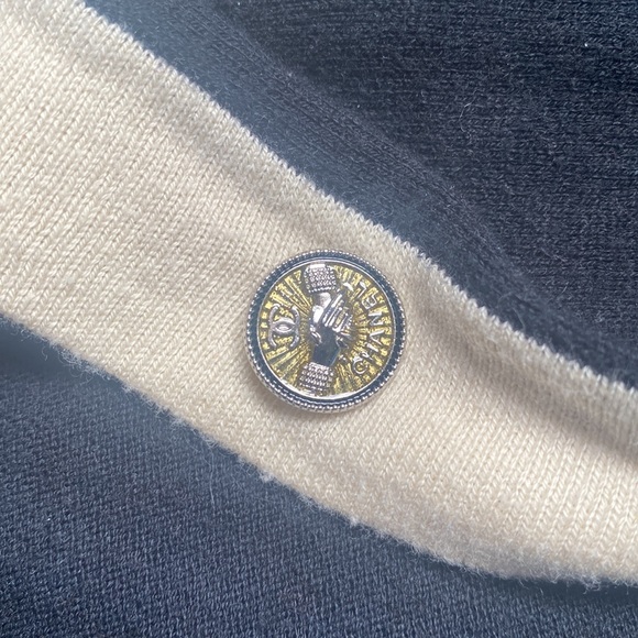 SOLD - CHANEL Cardigan from the 2008 Spring Collection - Picture 5 of 6